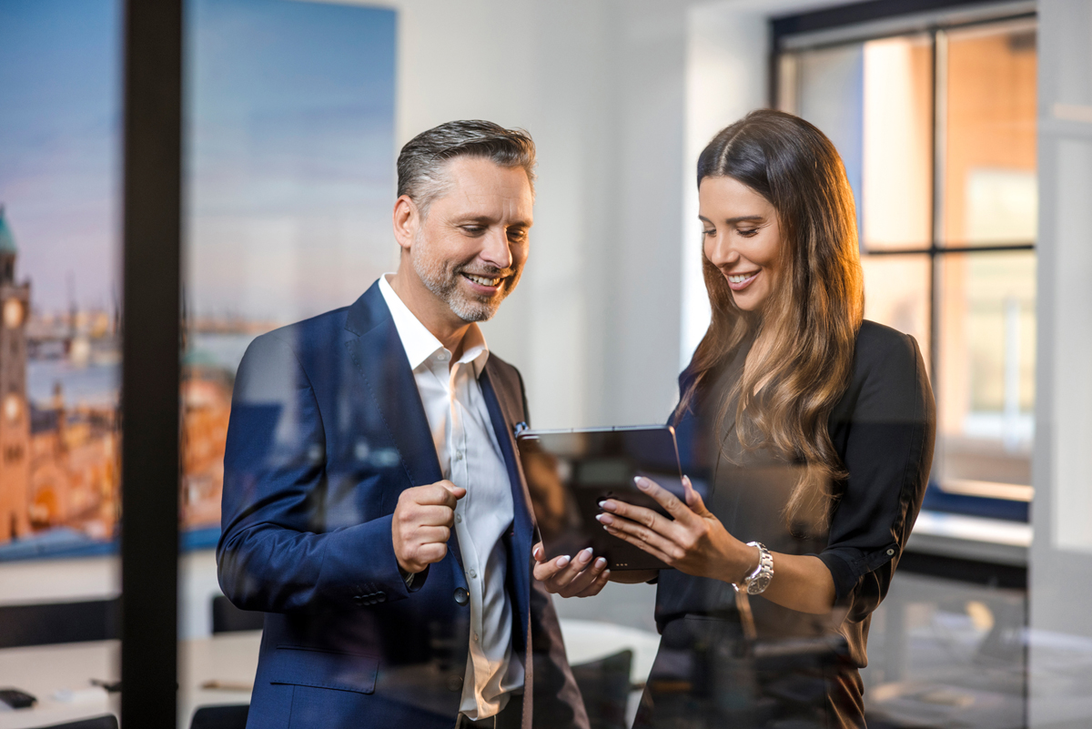 Corporatefotografie aus Düsseldorf von Jochen Rolfes: attikon, Shooting im Büro, Bild 9